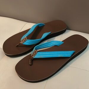 NWOT New women’s Gap blue fabric and brown sole flip flop sandals